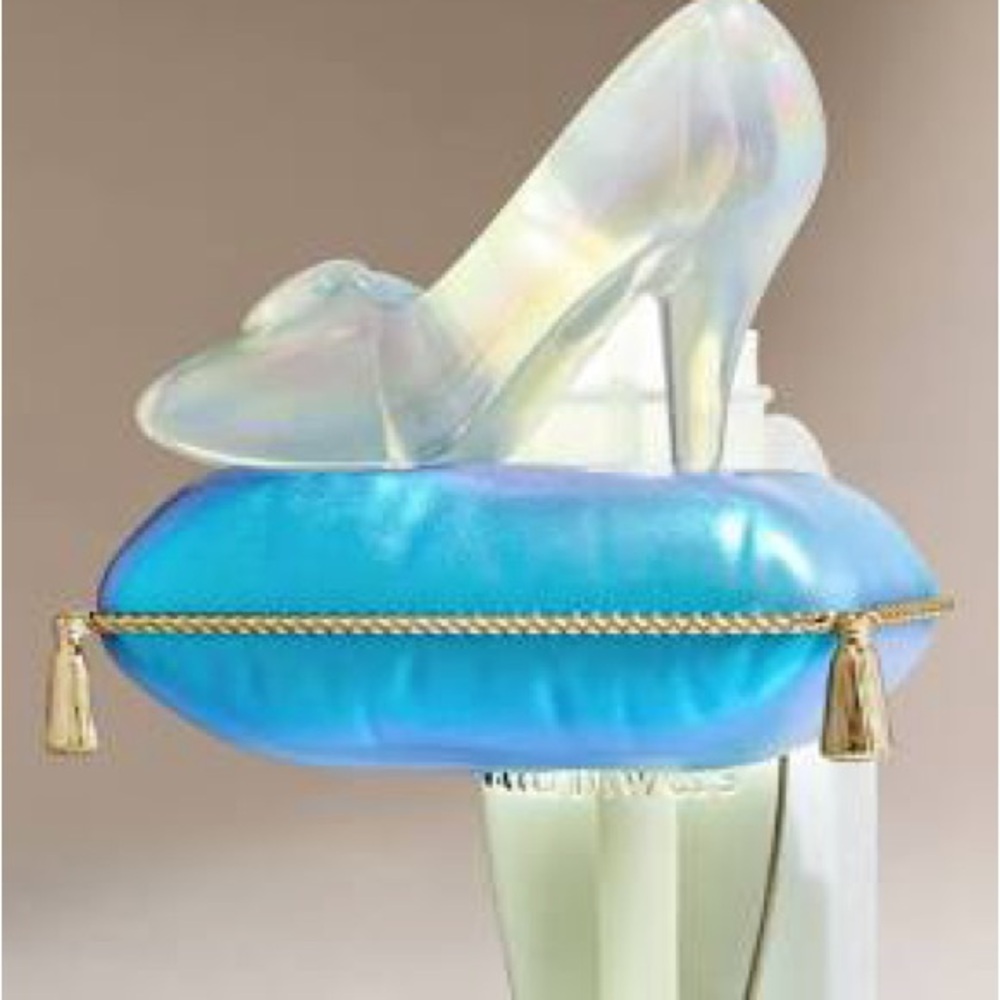 RARE! GORGEOUS DISNEY CINDERELLA GLASS SLIPPER ON A PILLOW PLUG IN Iridescent … - Picture 3 of 6